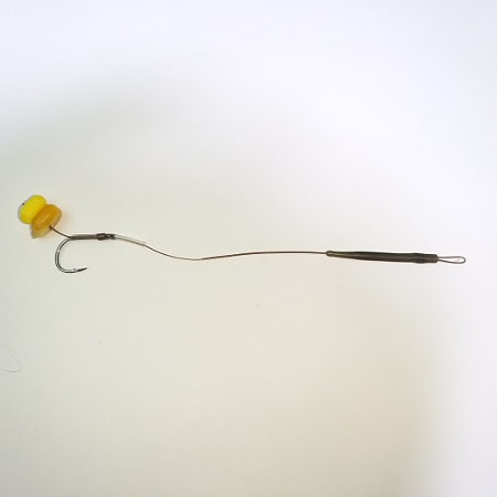 Поводок в жёсткой оплётке на две кукурузки - 15 см